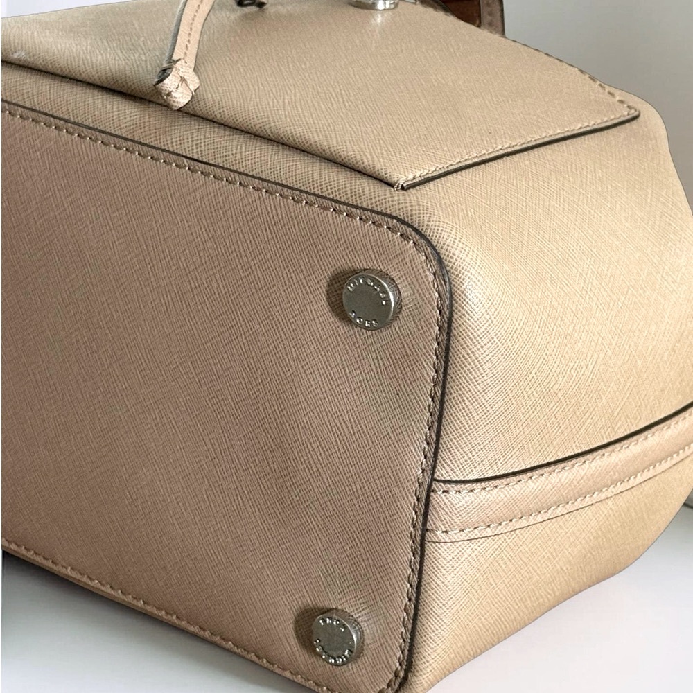 Authentic Michael Kors Tan Greenwich Saffiano Leather Bucket Bag! - Picture 6 of 12
